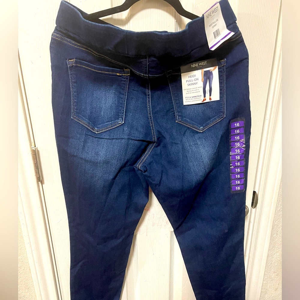 Pull on skinny yoga stretch